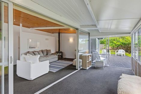 Photo of property in 32 Te Moana Road, Waikanae Beach, Waikanae, 5036