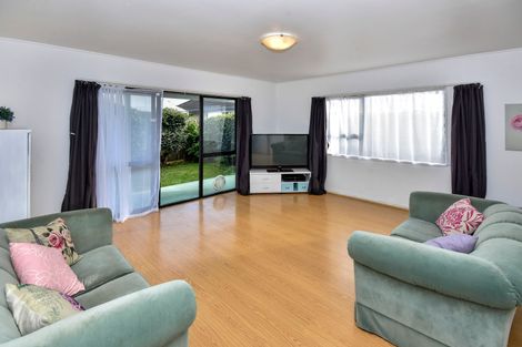 Photo of property in 2/18 Cliff Road, Papakura, 2110