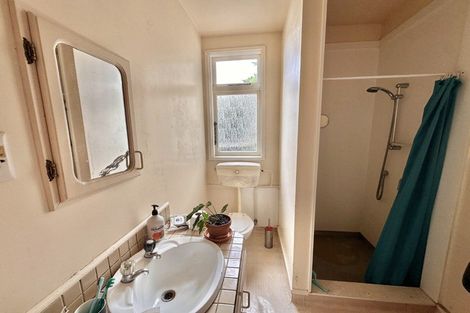 Photo of property in 9 Hungerford Road, Lyall Bay, Wellington, 6022