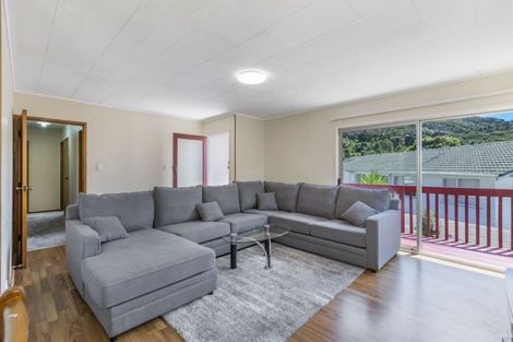 Photo of property in 1/9 Embassy Place, Glenfield, Auckland, 0629