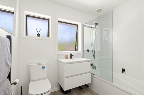 Photo of property in 1/92 Saddleback Rise, Murrays Bay, Auckland, 0630