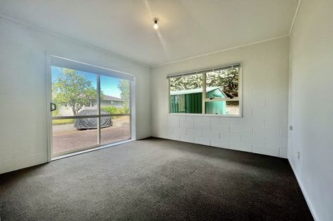 Photo of property in 2/22 Chivalry Road, Glenfield, Auckland, 0629