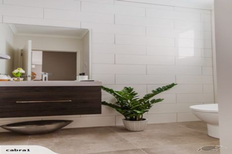 Photo of property in 77 Karepiro Drive, Stanmore Bay, Whangaparaoa, 0932