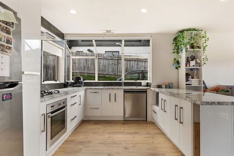 Photo of property in 18 Greenstone Place, Fernhill, Queenstown, 9300