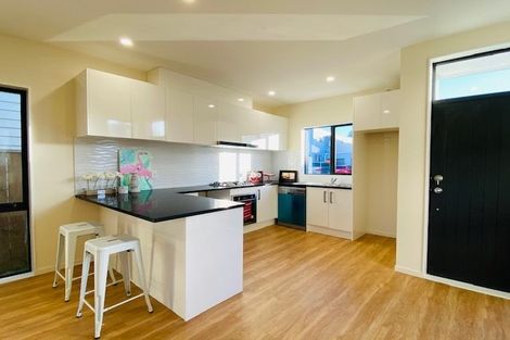 Photo of property in 10 Tapuwae Way, Mangere Bridge, Auckland, 2022