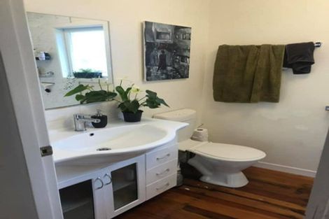 Photo of property in 15 Karamu Street, Te Atatu Peninsula, Auckland, 0610