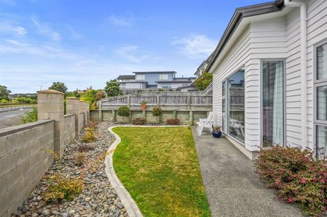 Photo of property in 1 Hollyford Place, Aotea, Porirua, 5024