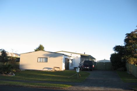 Photo of property in 8 Hadley Wood Drive, Wattle Downs, Auckland, 2103