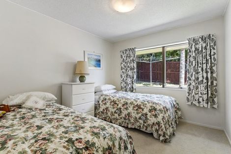 Photo of property in 14 Cyclades Place, Shelly Park, Auckland, 2014