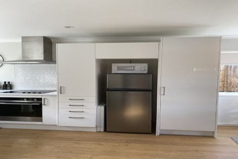 Photo of property in 24 Rewarewa Road, Te Atatu Peninsula, Auckland, 0610