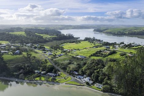 Photo of property in 17 Dem Road, Pahi, Paparoa, 0571