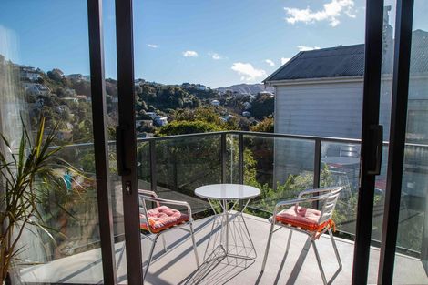Photo of property in 42 Fairview Crescent, Kelburn, Wellington, 6012