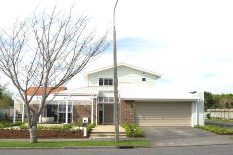 Photo of property in 17 Kinross Drive, Merrilands, New Plymouth, 4312