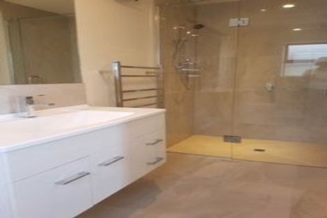 Photo of property in 5 Oakmont Crescent, Waiwhakaiho, New Plymouth, 4312