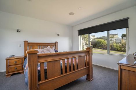 Photo of property in 12 Pendennis Point, Camborne, Porirua, 5026