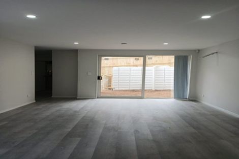 Photo of property in 2/44 Everglade Drive, Goodwood Heights, Auckland, 2105