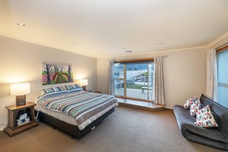 Photo of property in 136 Te Awa Road, Albert Town, Wanaka, 9382