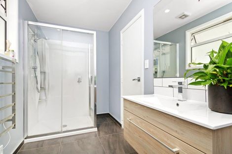 Photo of property in 18 Omaha Grove, Totara Park, Upper Hutt, 5018