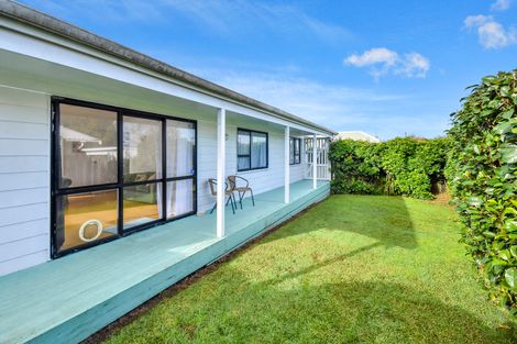 Photo of property in 2/18 Cliff Road, Papakura, 2110