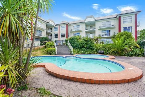 Photo of property in 2/10 Hunter Street, Hamilton Lake, Hamilton, 3204