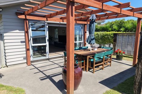 Photo of property in 30 Simpson Crescent, Raumati Beach, Paraparaumu, 5032
