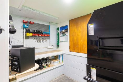 Photo of property in 10 Margaret Place, Merrilands, New Plymouth, 4312