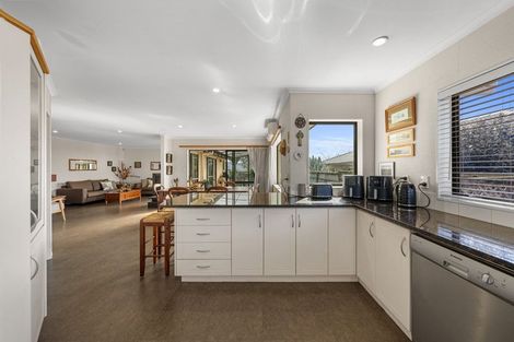 Photo of property in 33 Ruze Vida Drive, Massey, Auckland, 0614