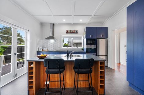 Photo of property in 128 Vigor Brown Street, Napier South, Napier, 4110