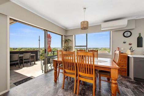 Photo of property in 25 Russleigh Drive, Dinsdale, Hamilton, 3204