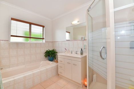 Photo of property in 12 Wyn Close, Kaukapakapa, 0871