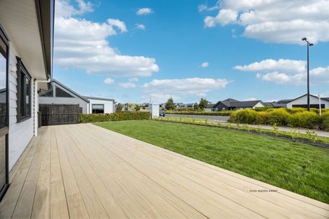 Photo of property in 106 Metoriti Crescent, Karaka, 2124