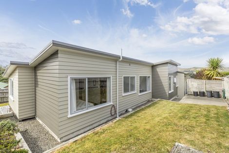 Photo of property in 3 Kaweka Close, Aotea, Porirua, 5024