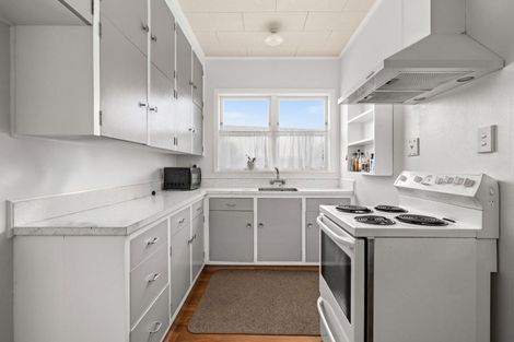 Photo of property in 210a Grove Road, Mayfair, Hastings, 4122