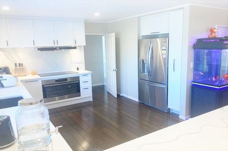 Photo of property in 2 Cesari Place, West Harbour, Auckland, 0618