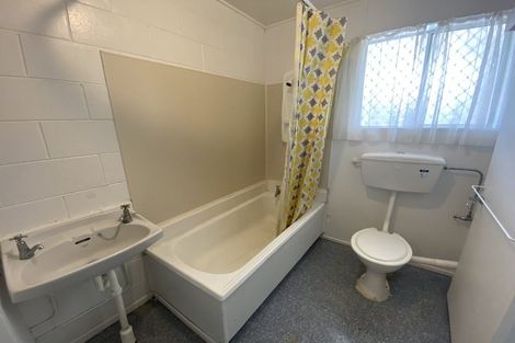 Photo of property in 44e Whites Line West, Woburn, Lower Hutt, 5010