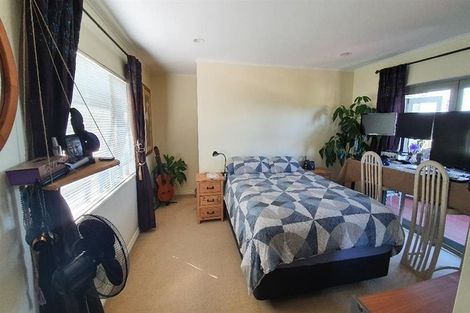 Photo of property in 2/227 Sunset Road, Sunnynook, Auckland, 0632