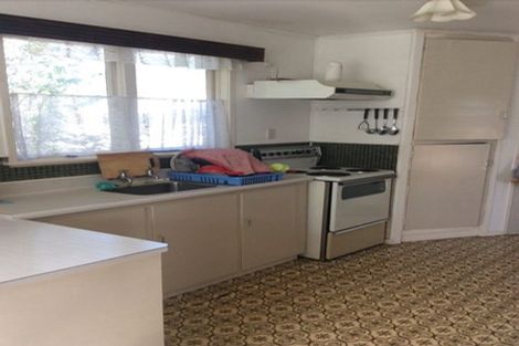 Photo of property in 8 Thomas Avenue, Te Atatu Peninsula, Auckland, 0610