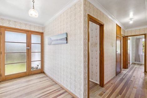 Photo of property in 7 Lyndhurst Road, Tawa, Wellington, 5028