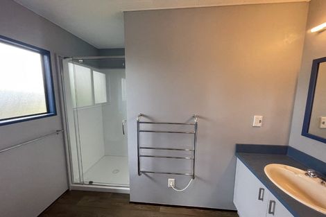 Photo of property in 25 Sandgate Avenue, Botany Downs, Auckland, 2010