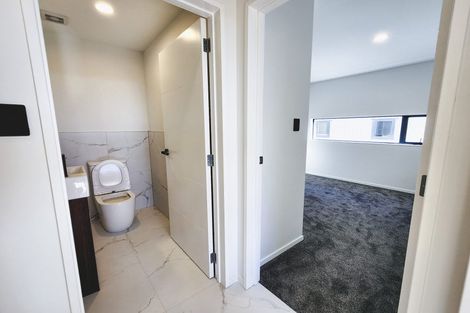 Photo of property in 2a Embling Place, Eastern Beach, Auckland, 2012