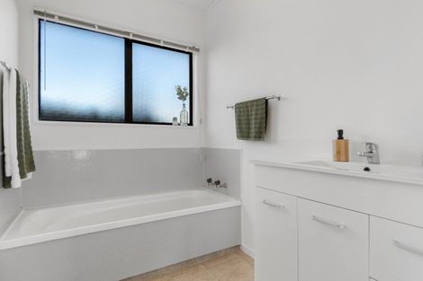 Photo of property in 228 Gravatt Road, Papamoa Beach, Papamoa, 3118