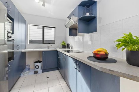 Photo of property in 27/3 Hulme Place, Henderson, Auckland, 0612