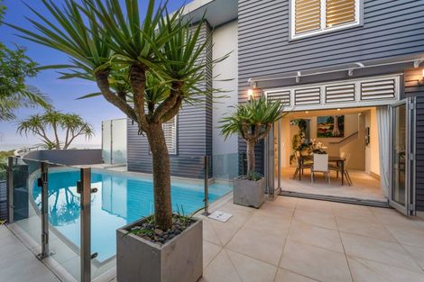 Photo of property in 10a Eastcliffe Road, Castor Bay, Auckland, 0620