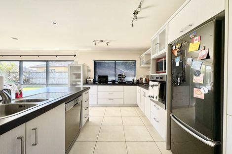 Photo of property in 6 Bellshill Close, Wattle Downs, Auckland, 2103