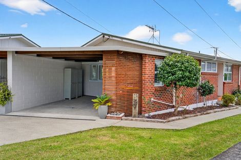 Photo of property in 2/35 Rangitoto Terrace, Milford, Auckland, 0620