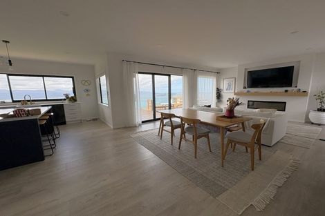 Photo of property in 37 Boeing Way, Newlands, Wellington, 6037