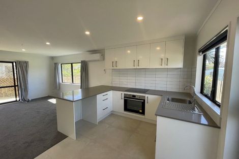 Photo of property in 35 Tarata Crescent, Mangere Bridge, Auckland, 2022