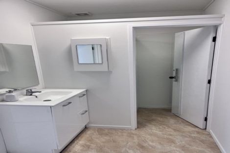 Photo of property in 881 Beach Road, Waiake, Auckland, 0630