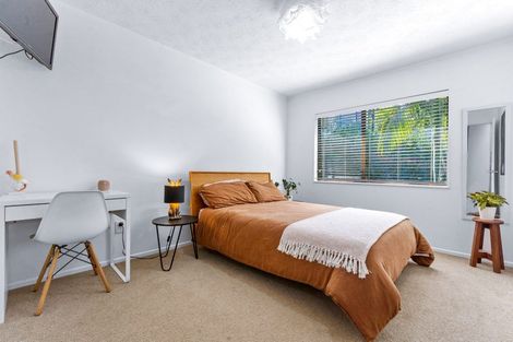 Photo of property in 2/93 Churchill Road, Murrays Bay, Auckland, 0630