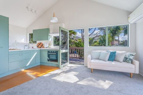 Photo of property in 33a Fairmount Road, Titirangi, Auckland, 0604